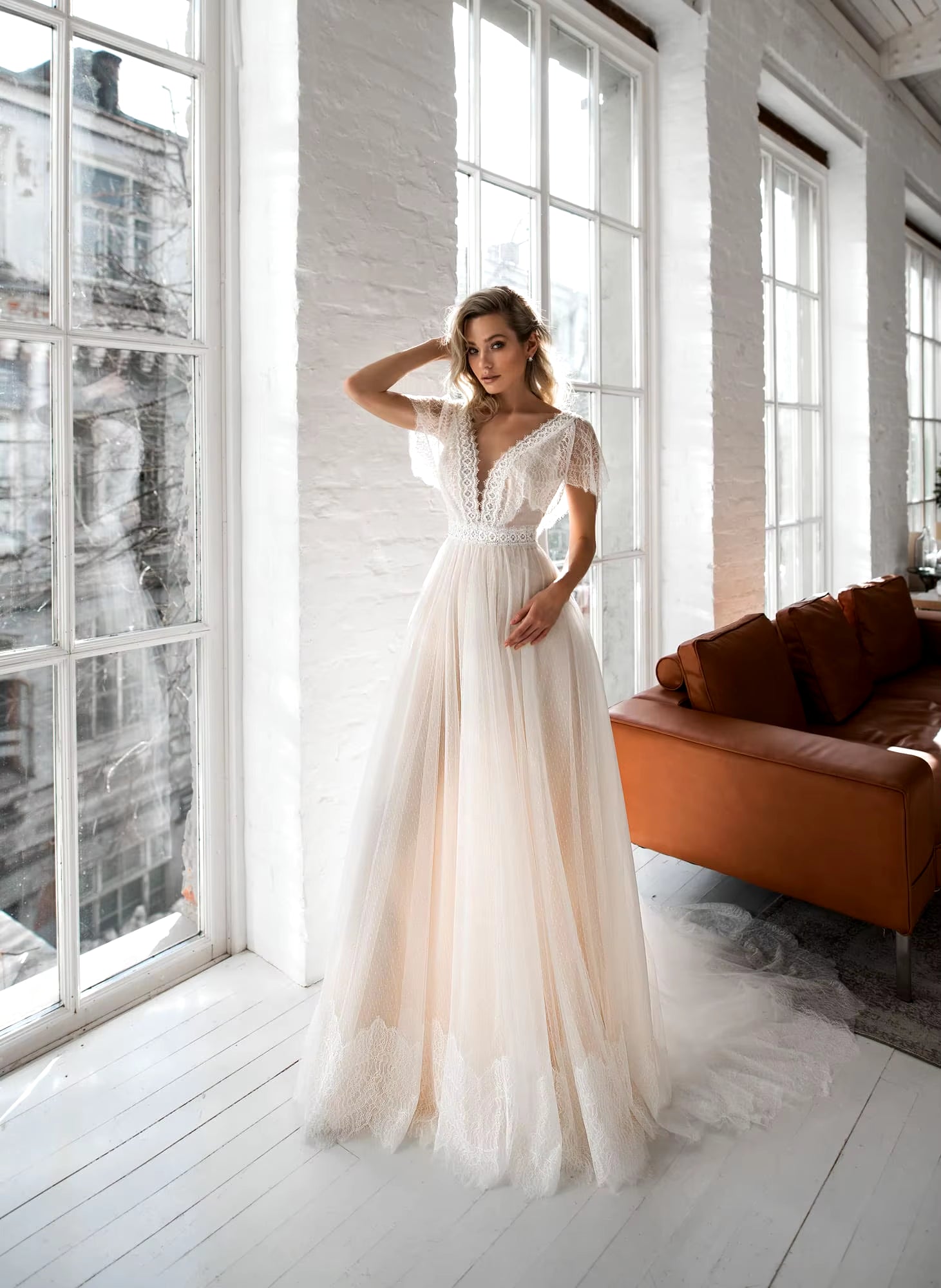 Cap Sleeve Boho Wedding Dresses Lace Appliques Champagne Dot Tulle Bride Gowns V-Neck Backless Beach Wedding Party Gowns